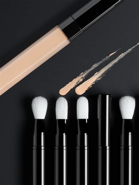 chanel pinceau correcteur concealer brush|les pinceaux de chanel 105.